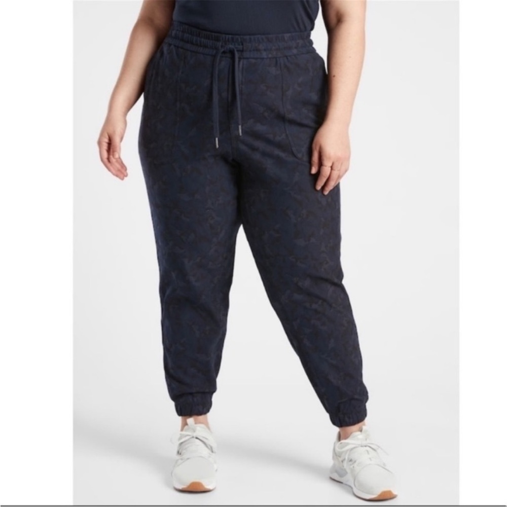 NWT Athleta Farallon Blue Camo Ankle Jogger Size 26